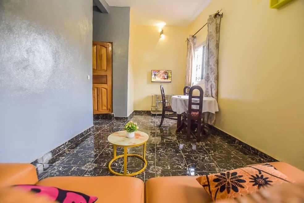 Appartements Neuf De Haut Standing Dm & Ng A Bafoussam Luaran gambar
